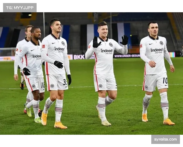 中下游球队德甲赛场采用五后卫防反战术 定位球成对抗豪门有效武器